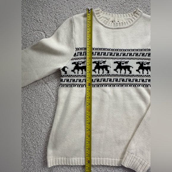 Holiday Sweater - Picture 2 of 6